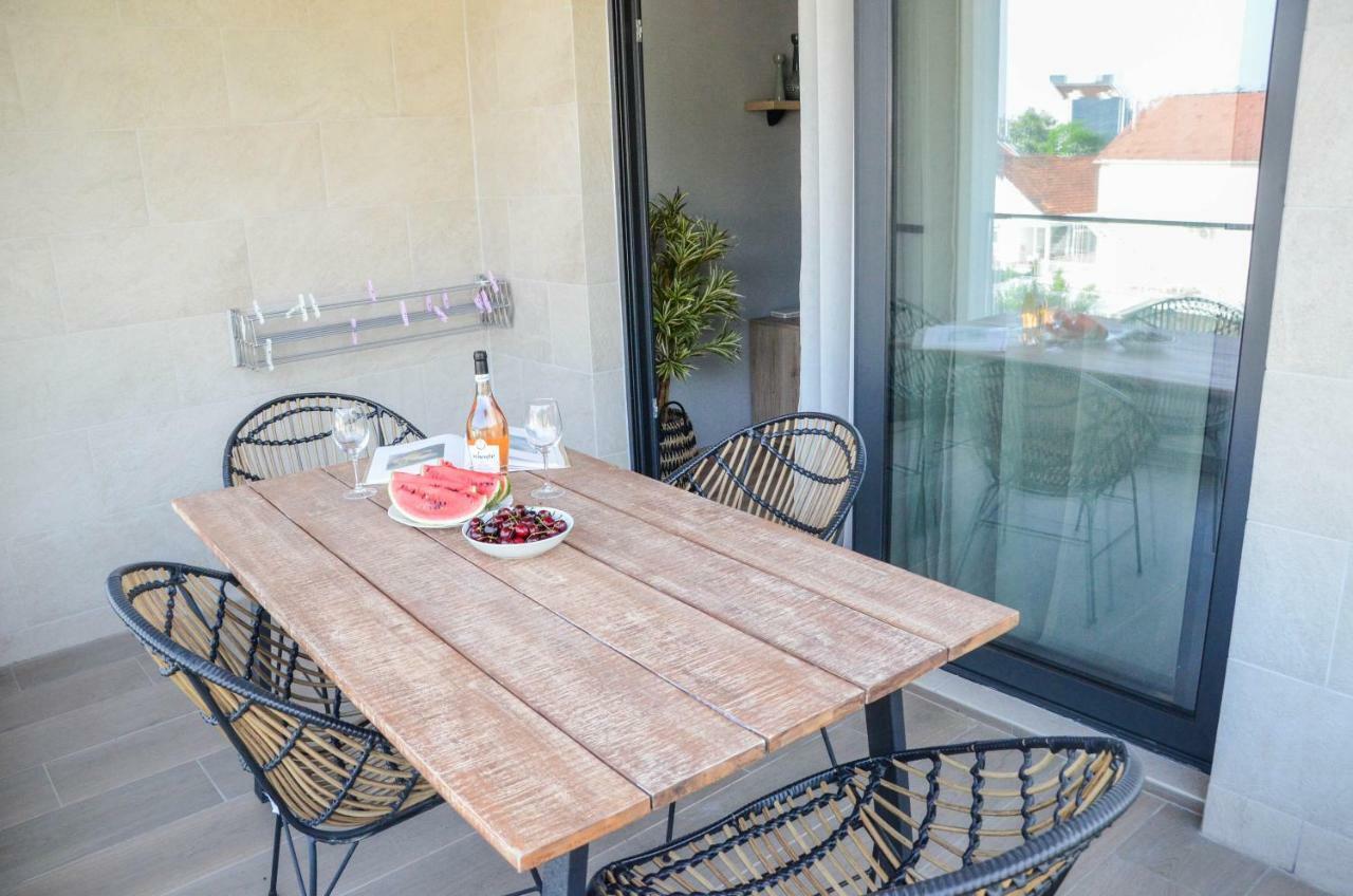 Premium-Designed Apartments Tivat Exterior photo